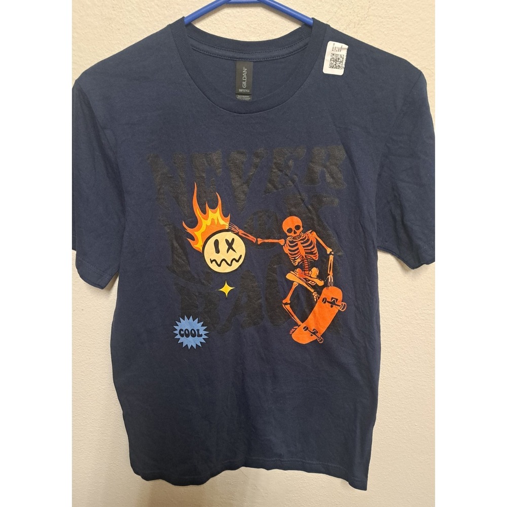 Gildan Softstyle Never Look Back Skeleton Skateboard Graphic T Shirt Men's S